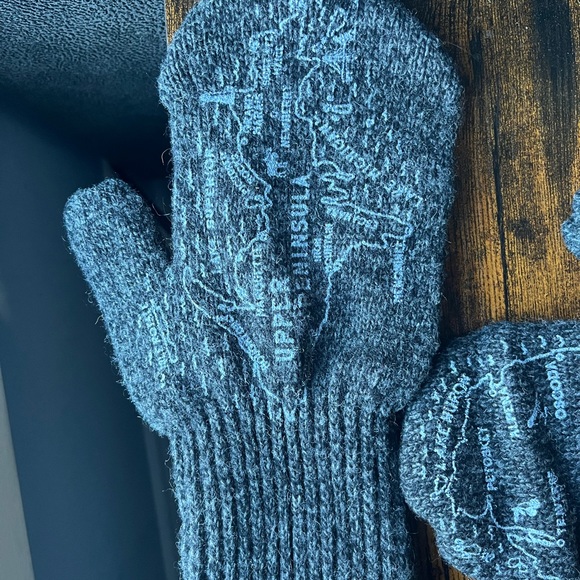 Michigan Mittens - Picture 4 of 4